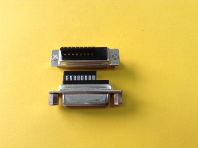 DVI(24+1)焊 黑胶 G/F 前镍后锡前铆螺母窄边