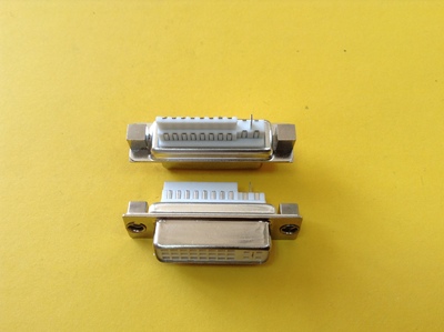 DVI(24+5)S焊 白胶 G/F 镍壳后铆实心四角螺母窄边