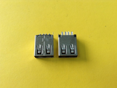 USB-A(F)焊 黑胶 G/F 镍壳无卷边