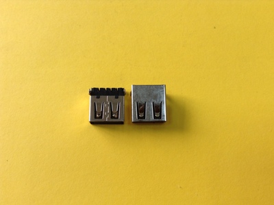 USB-A(F)插板90度 沉板黑胶 G/F 镍壳无卷边